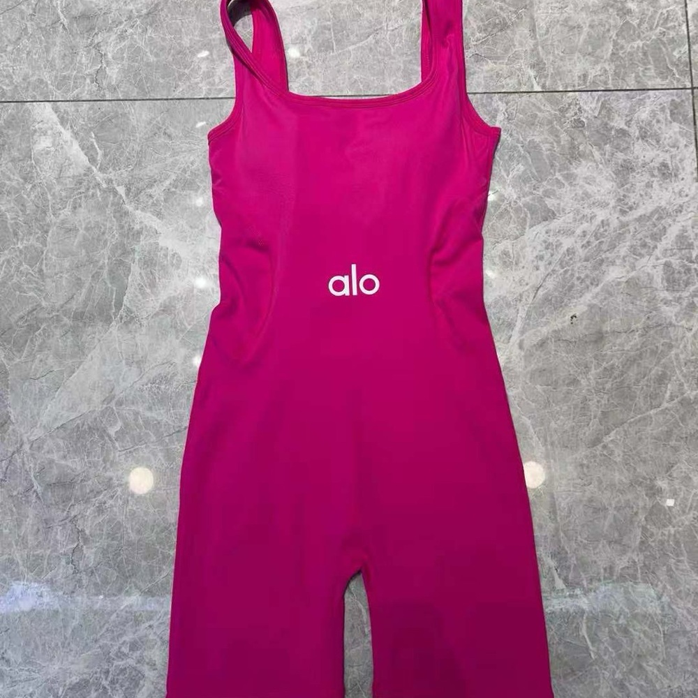 Sleek Black Halter Romper – One-Piece for Summer Nights & City Days